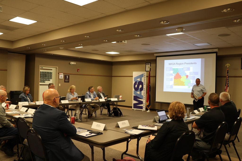 MASALeaders's tweet image. MASA welcomed its 2025–26 Region Presidents in Jeff City yesterday! 🙌

The day included orientation, a vision from new Exec. Director, Dr. Mark Penny, and a tour of the MCSA Ed Center—where plaques honor MASA’s legacy of leadership. A strong start to the year. 💼 #MASAFamily