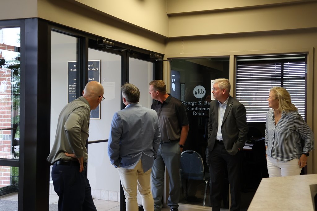 MASALeaders's tweet image. MASA welcomed its 2025–26 Region Presidents in Jeff City yesterday! 🙌

The day included orientation, a vision from new Exec. Director, Dr. Mark Penny, and a tour of the MCSA Ed Center—where plaques honor MASA’s legacy of leadership. A strong start to the year. 💼 #MASAFamily