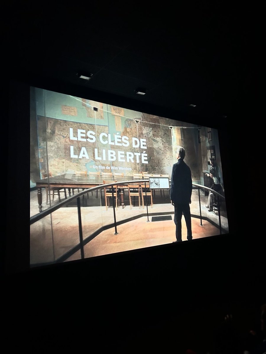 AmbDEenFR's tweet image. Prendre en main «Les clés de la liberté»: riche débat sur ce que signifie pour la 🇫🇷, l’🇩🇪 et l’🇪🇺 ce message du court métrage de Wim Wenders. La réponse passe par 🇫🇷🤝🇩🇪. Merci à @sylviekaufmann, @garancepineau, @WeckR,@AureauTristan pour leurs analyses fines et pertinentes.