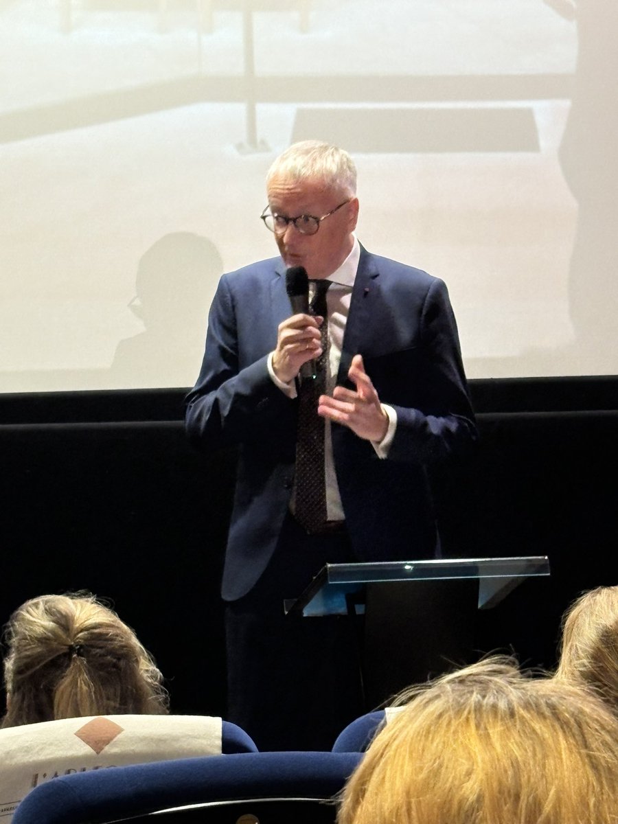 AmbDEenFR's tweet image. Prendre en main «Les clés de la liberté»: riche débat sur ce que signifie pour la 🇫🇷, l’🇩🇪 et l’🇪🇺 ce message du court métrage de Wim Wenders. La réponse passe par 🇫🇷🤝🇩🇪. Merci à @sylviekaufmann, @garancepineau, @WeckR,@AureauTristan pour leurs analyses fines et pertinentes.