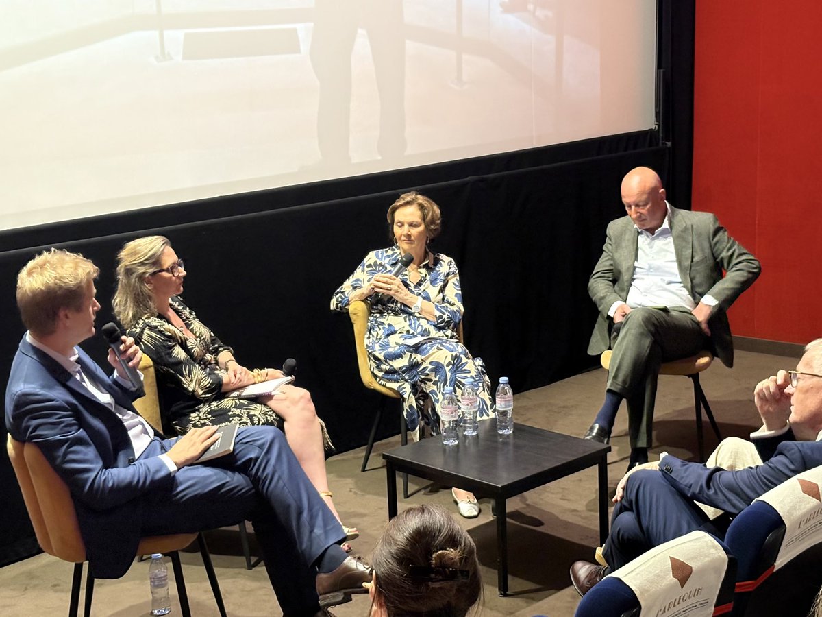 AmbDEenFR's tweet image. Prendre en main «Les clés de la liberté»: riche débat sur ce que signifie pour la 🇫🇷, l’🇩🇪 et l’🇪🇺 ce message du court métrage de Wim Wenders. La réponse passe par 🇫🇷🤝🇩🇪. Merci à @sylviekaufmann, @garancepineau, @WeckR,@AureauTristan pour leurs analyses fines et pertinentes.
