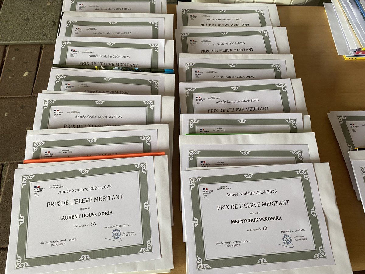 CollegeVento's tweet photo. Les parents  et les professeurs étaient nombreux  pour assister à la remise des prix des élèves méritants.80 élèves ont été récompensés pour leurs excellents résultats scolaires ou encore leur progression tout au long de l' année. FÉLICITATIONS !
@AcademieNice @AlpesMaritimes https://t.co/oFRLrxhfUm
