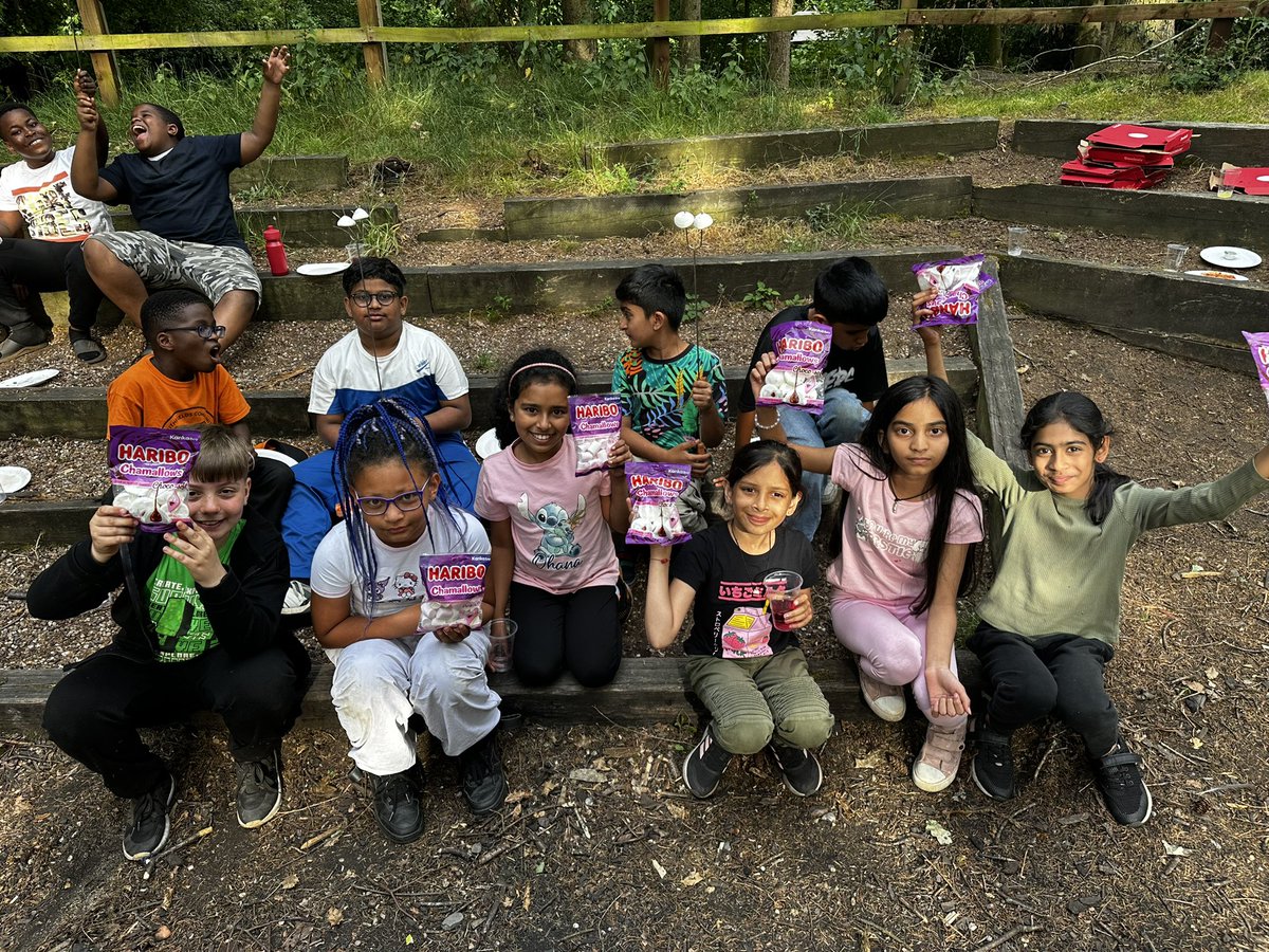 We’re having a fantastic time at Rough Close! We’ve just had a great dinner !