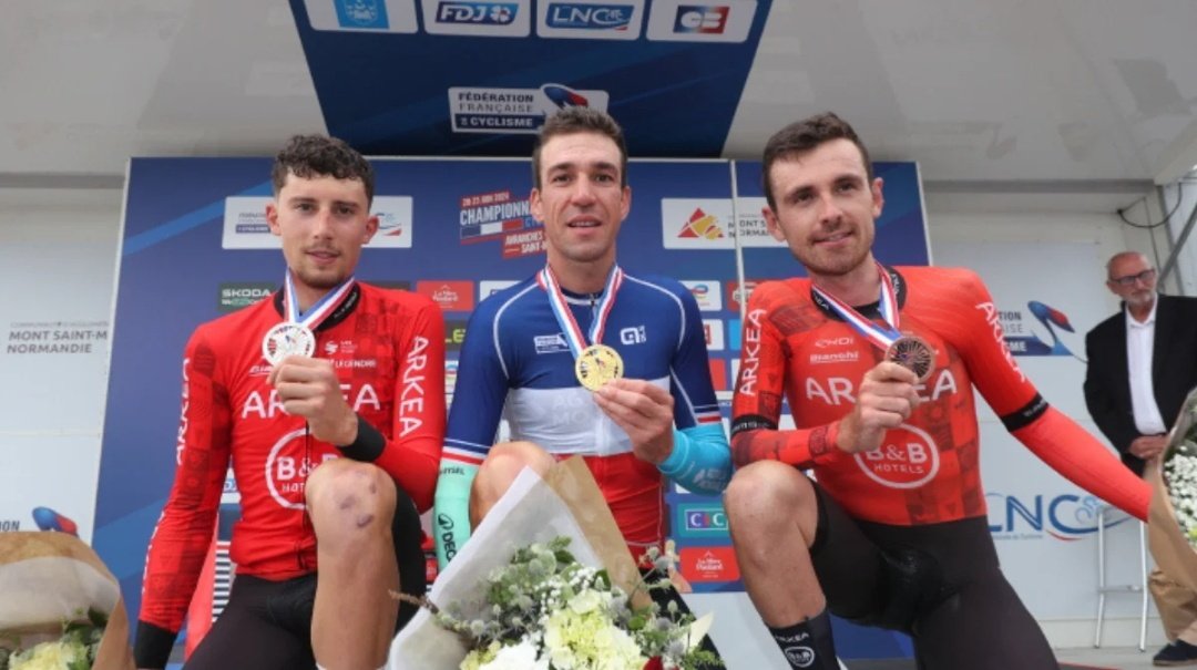 Jérémy Sahakian (@jeremysahakian) on Twitter photo La lutte pour les maillots 🇫🇷 débute demain aux Herbiers
⏱️ Rdv à 13h sur <a href="/Eurosport_FR/">Eurosport France</a> et <a href="/StreamMaxFrance/">rigbeee</a> avec <a href="/JackyDurand/">Jacky Durand</a>
♀️ Kerbaol, Labous, Borras, Le Net, Bego, Le Mouël...
♂️Armirail, Seixas, Vauquelin, Thomas, Cavagna, Guernalec, Latour, Brunel... La lutte pour les maillots 🇫🇷 débute demain aux Herbiers
⏱️ Rdv à 13h sur <a href="/Eurosport_FR/">Eurosport France</a> et <a href="/StreamMaxFrance/">rigbeee</a> avec <a href="/JackyDurand/">Jacky Durand</a>
♀️ Kerbaol, Labous, Borras, Le Net, Bego, Le Mouël...
♂️Armirail, Seixas, Vauquelin, Thomas, Cavagna, Guernalec, Latour, Brunel...