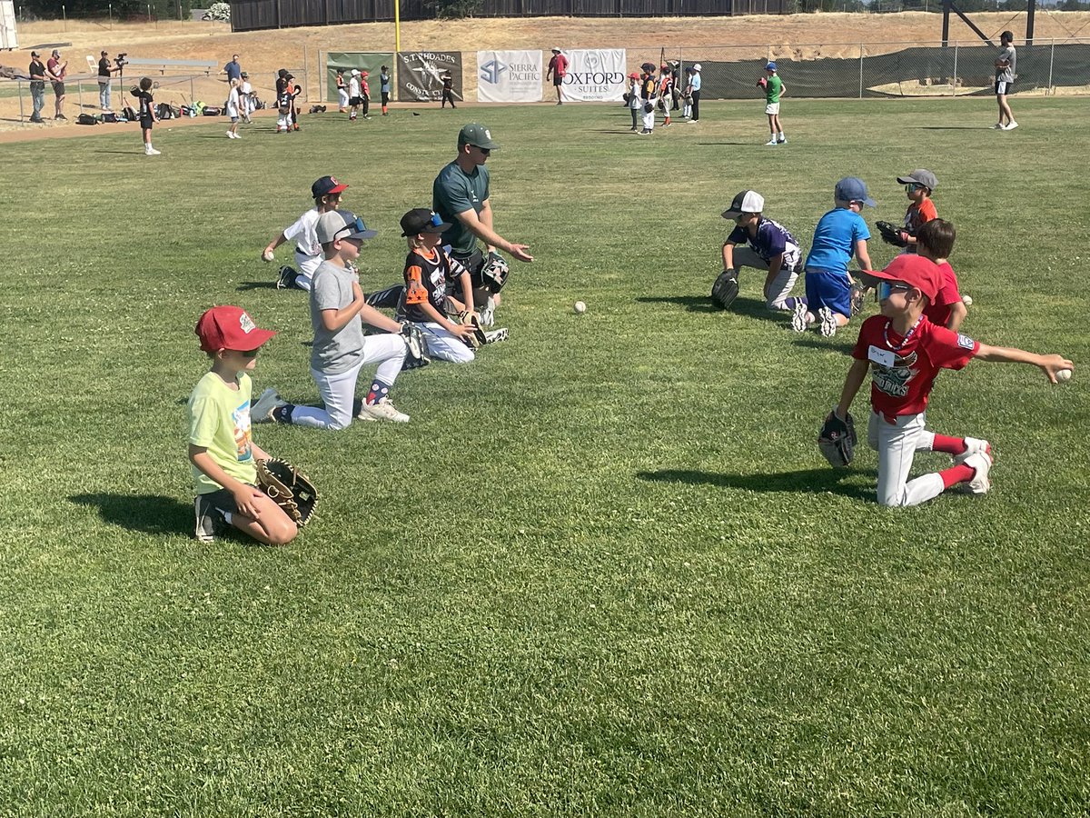 DTating's tweet image. Another great year hosting the Chevy Youth Baseball and Softball camp in partnership with Redding Lithia Chevrolet. What a blast! #ChevyBaseball @SimpsonRedHawks