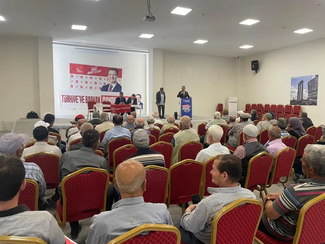 Kütahya Çavdarhisar ilçe teşkilatımızın 7. Olağan Kongresini büyük bir heyecan ve kalabalık bir katılımla icra ettik. İlçe başkanlığı görevini devreden Hasan Ali Yenidünya abimize hizmetlerinden dolayı teşekkür ediyor bayrağı devralan yeni ilçe başkanımız Ali Osman Bursalı