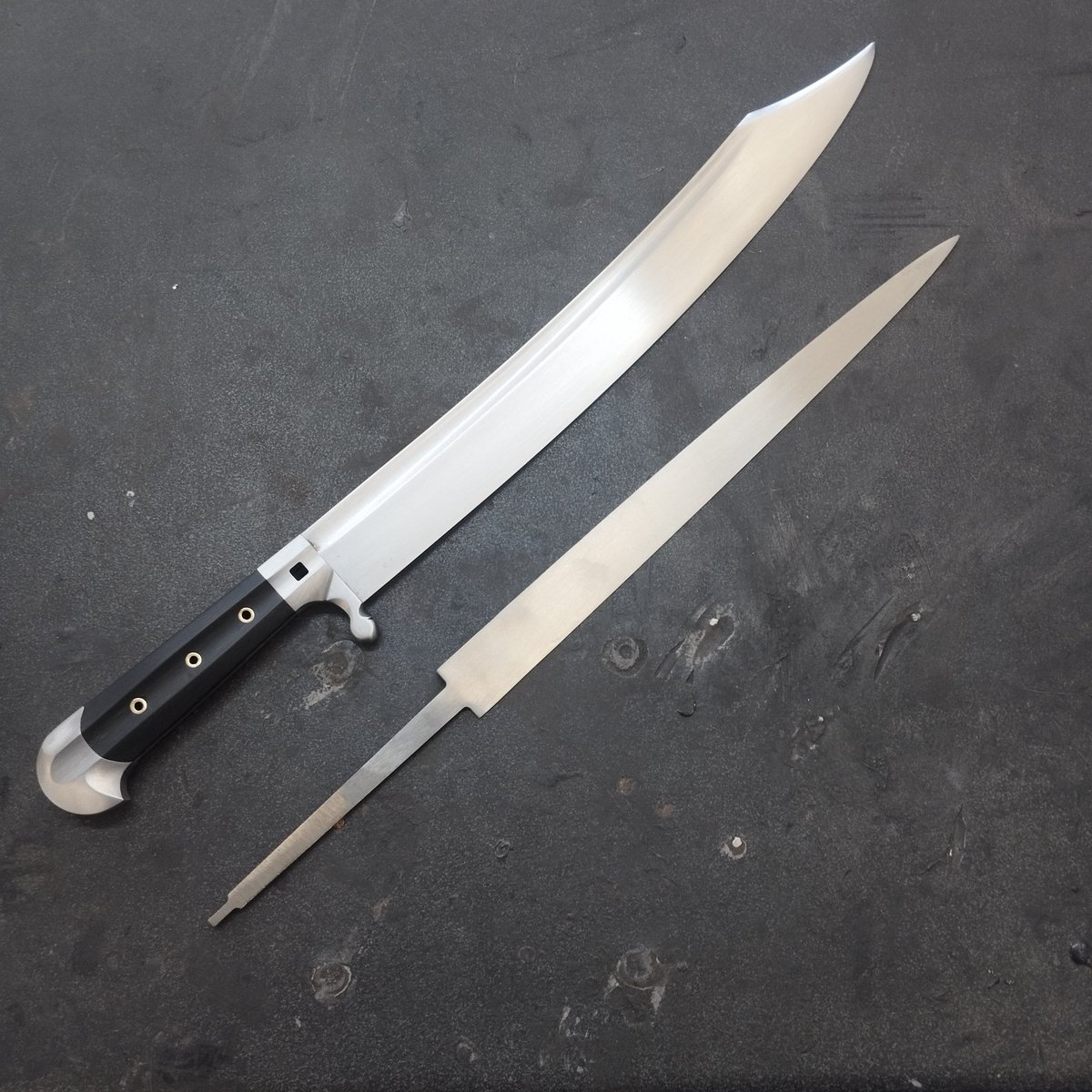 The ebony-hilted Bauernwehr is almost finished now. The customer also ordered a ballock dagger, for which I finished the blade. It's interesting how plain it looks on the table while being quite nice in the hand. 8mm spine with a flat grind going very close to zero.