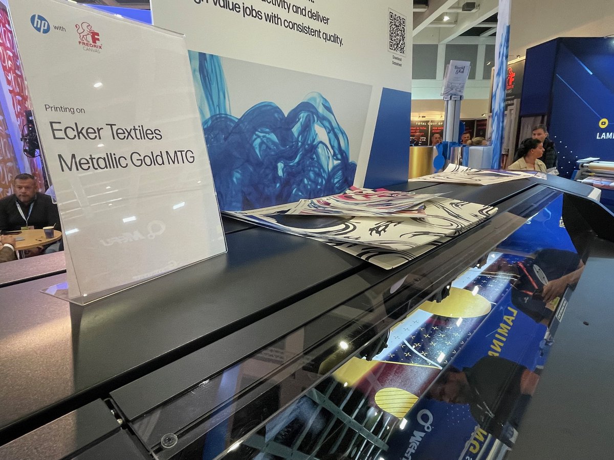 Our FREDRIX Metallic Gold continued to impress during several live demos by HP this year. We love the pairing of the amazing HP printers and our world-class canvas!

#USAmade #printshop #printcanvas #canvasprints #printingcanvas #canvaspictures #decor #hospitalityart #hospitality