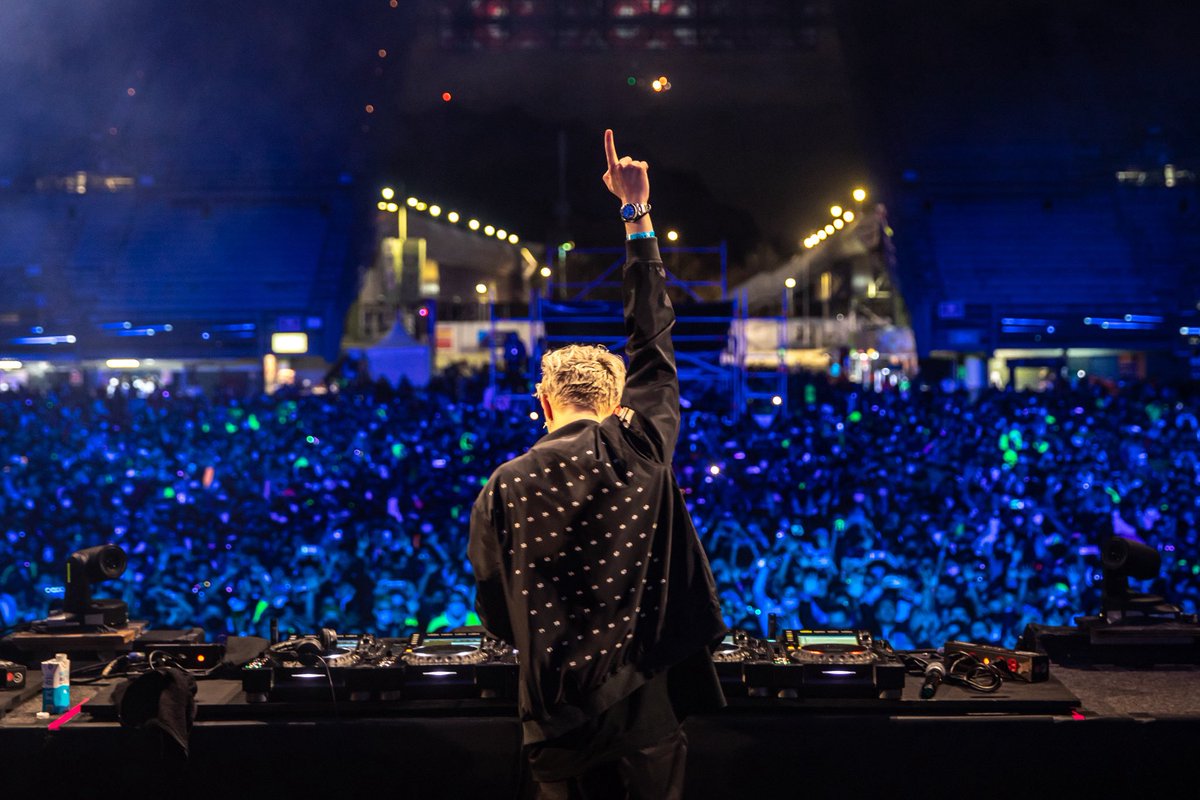 ocesa_total's tweet photo. El trance no se escucha, se se siente. Se apodera del cuerpo y lo transforma.
 
#ASOTMx ya está AQUÍ. Compra YA tus boletos con la #PreventaBanamex y asegúrate de estar en el lugar correcto. 💥🕺

🎟️: https://t.co/S2ovooSxkH https://t.co/2IJMShJeQQ