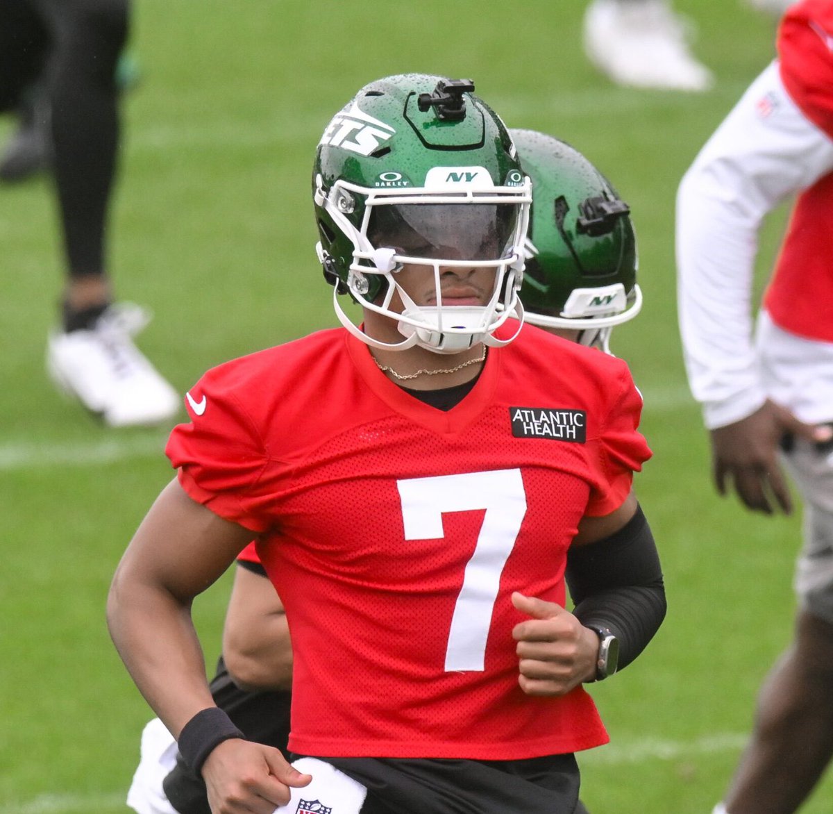 POWERFUL: #Jets quarterback Justin Fields with a powerful quote about his faith in GOD.

“Football doesn’t define who I am as a person… My faith in God, my hope in God is just so much more than anything that can be thrown at me on this earth”

“I put my full trust in God.”

🙌🙏