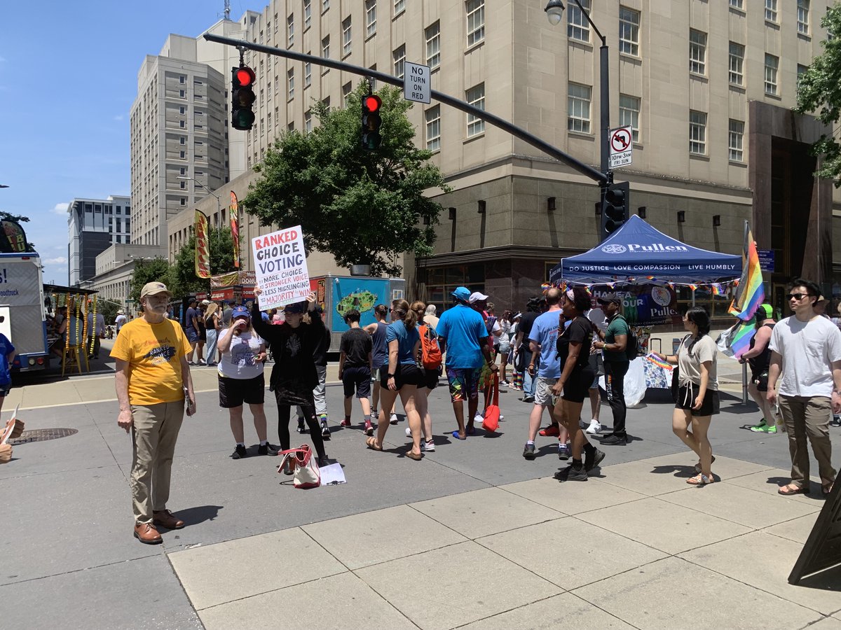 BetterBallotNC's tweet image. Shoutout to all of our wonderful volunteers that joined us over the past few weekends at our events! 

Thanks to your help, we've added 400+ new sign-ups from North Carolinians supporting #RankedChoiceVoting! 🎉