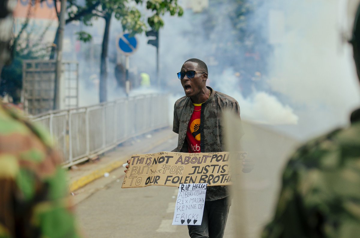 254Ochieng's tweet photo. Today was slated to be a memorial day for 60+ Kenyans who died in last year's June 25th Anti-Finance Bill protests,but turned into a full blown protest for us the Kenyan people to voice our displeasure against this regime.
#SiriNiNumbers
#OccupyStatehouse2025 https://t.co/POHWx6CY7C