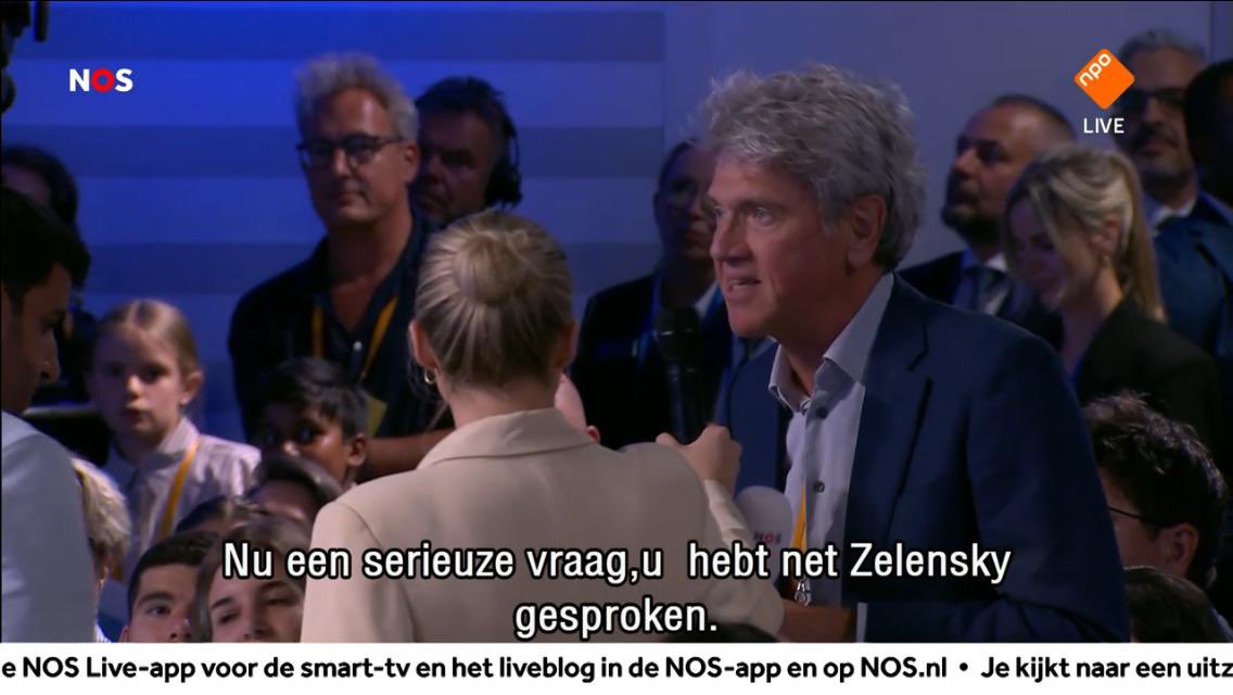 Phaedrajanine's tweet image. Dat @wesselNOS de twee belangrijkste vragen stelt aan Trump. Dat vervult mij met trots!