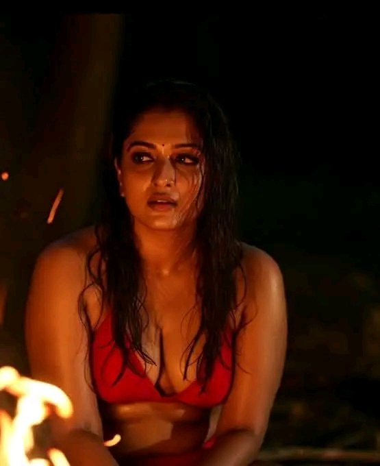 குளிரான என் மேனியில் நெருப்பின் ஜூவலையில் நான் உணரும் கதகதப்பாய் நீ தரும் காதல் என்றும் என்னுள்...!

இனிய இரவு🥰😘 

♥️💞💙