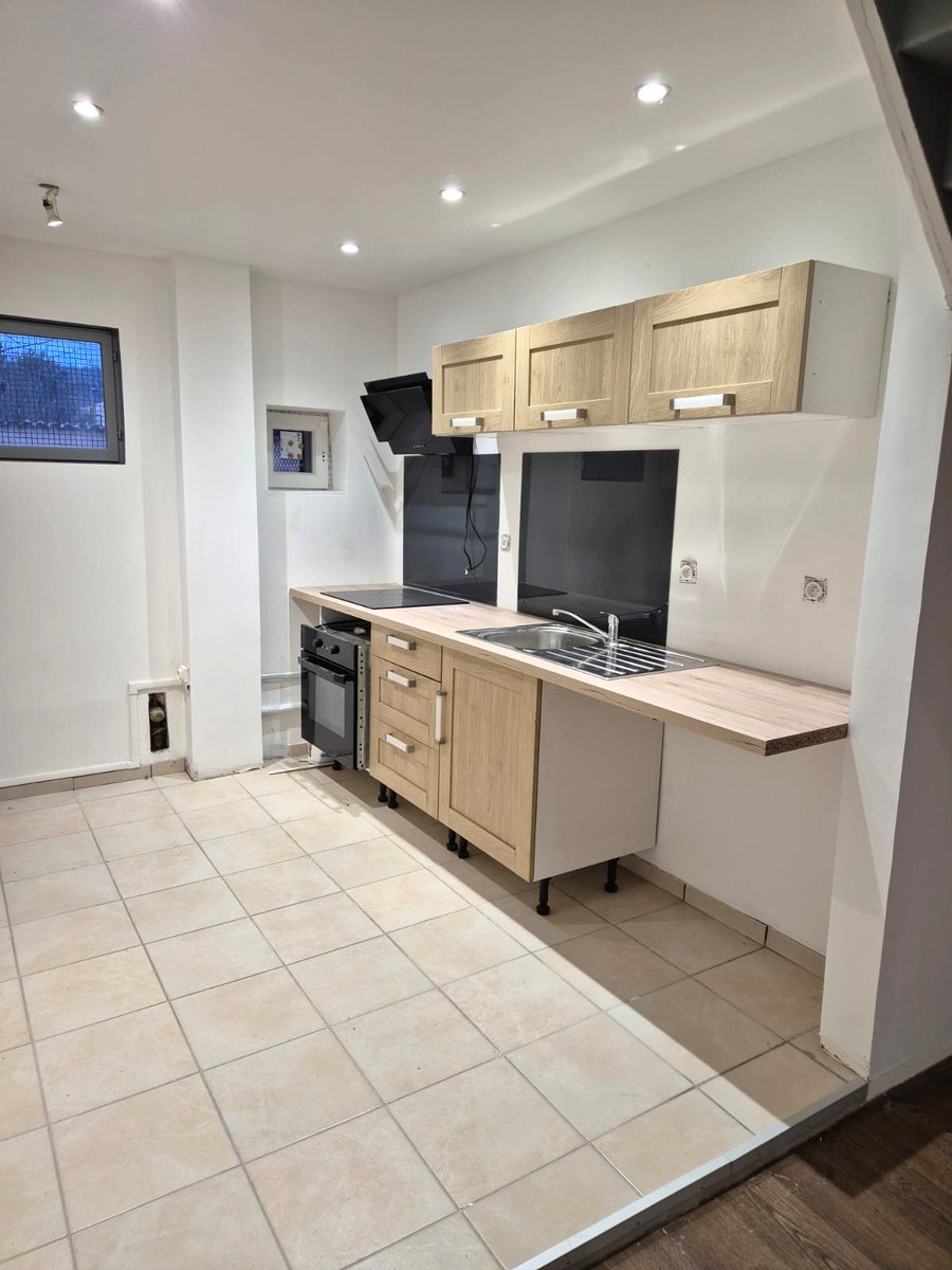 Projet clé en main de Pierre :

📍Ville de 15 000 habitants dans la région AURA

- 2 maisonnettes + jardin
- Coût total du projet : 192 000€
- Loyers pour les 2 lots : 1600€/mois
- Location nue
- SCI à l'IS

📈 Rendement brut : 10%
📊TRI : 21%.