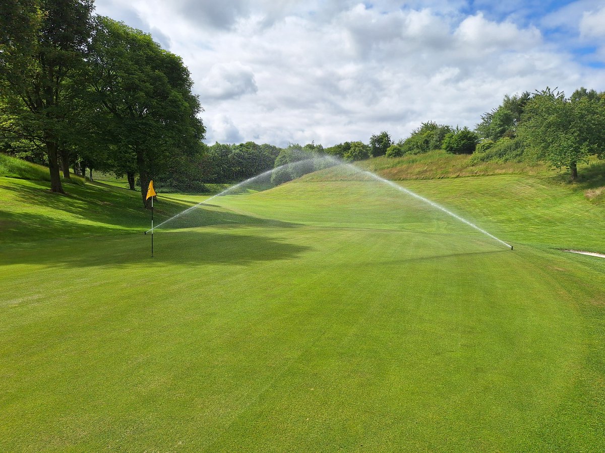 Really productive day on the course today, after 8mm Solids yesterday today we dressed the greens and aprons, then sorrel roller / brush in behind, brushed in using the triple then sprayed with Consolidate Plus, Consolidate K, SeaNympth and TriSmart, huge effort from the boys 💪