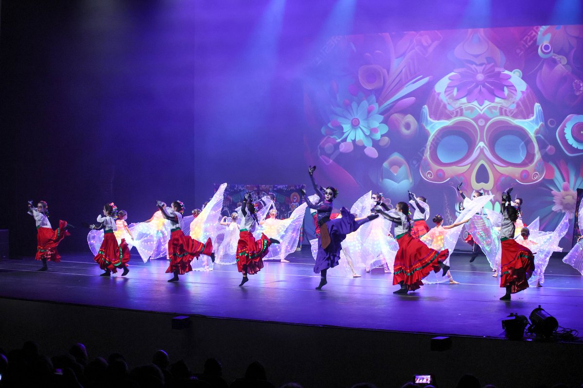 CulturaLorca's tweet image. 📸De nuevo la danza brilla en el Auditorio Margarita Lozano con otra de nuestras academias lorquinas. 🩰Hoy es el turno de la gala del Estudio de Danza de Violeta Mateo
#CulturaEnLorca