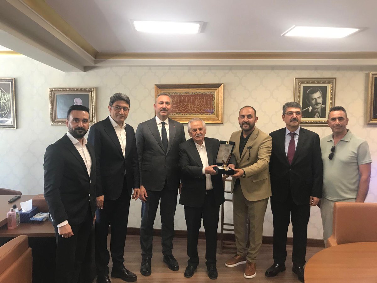 Bingöl Memleket Sevdalıları Derneği (@12bmsd) on Twitter photo Bingöl memleket sevdalıları olarak Dernek Başkanımız Osman Topluk ve Yönetim kurulu üyeleri olarak ilimizde 3 Dönem Bingöl Milletvekilliği Yapmış
Hüsamettin Korkutata (<a href="/hkorkutata/">Hüsamettin Korkutata</a> ) 'Yı
#DAKKAV Vakfında ziyaret ziyaret ederek hediyemızı kendısıne taktım ettık.
Bizlere Bingöl memleket sevdalıları olarak Dernek Başkanımız Osman Topluk ve Yönetim kurulu üyeleri olarak ilimizde 3 Dönem Bingöl Milletvekilliği Yapmış
Hüsamettin Korkutata (<a href="/hkorkutata/">Hüsamettin Korkutata</a> ) 'Yı
#DAKKAV Vakfında ziyaret ziyaret ederek hediyemızı kendısıne taktım ettık.
Bizlere
