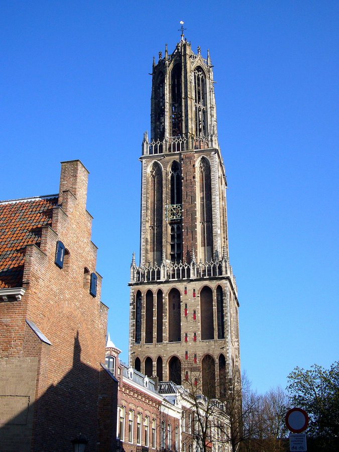 boudewijnsteur's tweet photo. Op deze dag in 1321 werd de eerste steen gelegd van de Domtoren in Utrecht. In het Latijn is nog altijd te lezen: "In 1321, op de feestdag van Paulus en Johannes [= 26 juni], is begonnen aan deze toren die Utrecht siert" Het is nog altijd de hoogste kerktoren van ons land https://t.co/xxx4lHvrKA