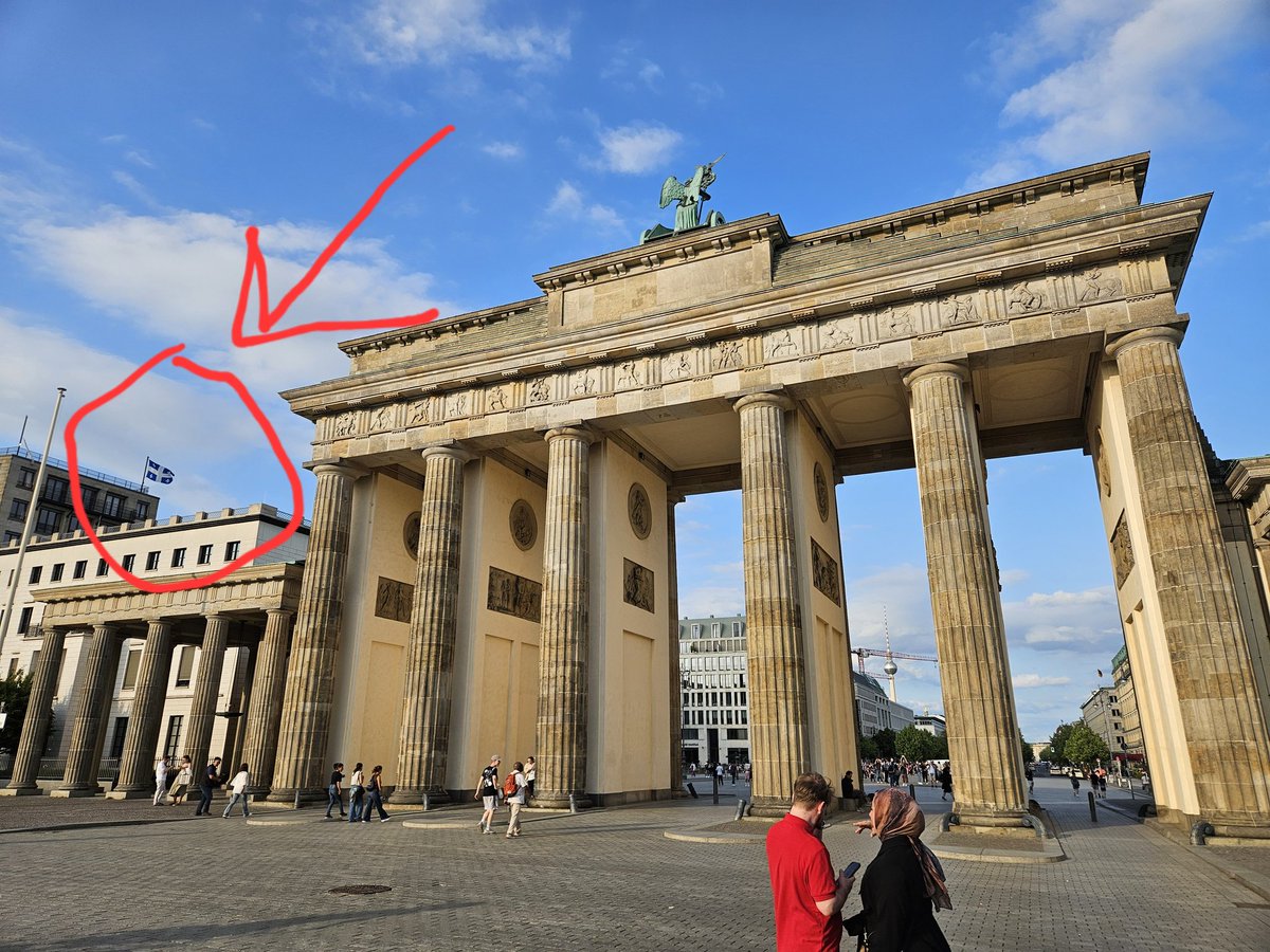 Québec General Delegation in Berlin - brilliant location, right next to the Brandenburg Gate