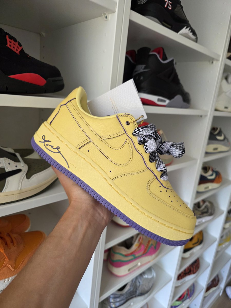 MikeTeunis's tweet photo. @more_sneakers Details W. https://t.co/tXOLXkWBUH