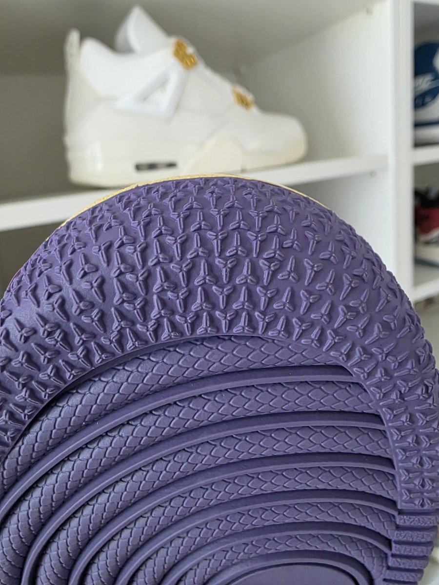 MikeTeunis's tweet photo. @more_sneakers Details W. https://t.co/tXOLXkWBUH