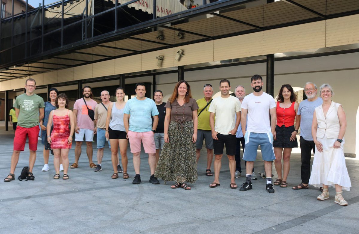 IKASTURTE BUKAERAKO HERRI-BATZARRA
Duela egin gutxi ikasturteko azken herri-batzarra egin genuen, ikasturte honetako lana baloratu eta hurrengoko plangintza lantzeko.

Gogoz gaude herri honen norabidea aldatzeko!

<a href="/ehbildugipuzkoa/">EH Bildu Gipuzkoa</a>