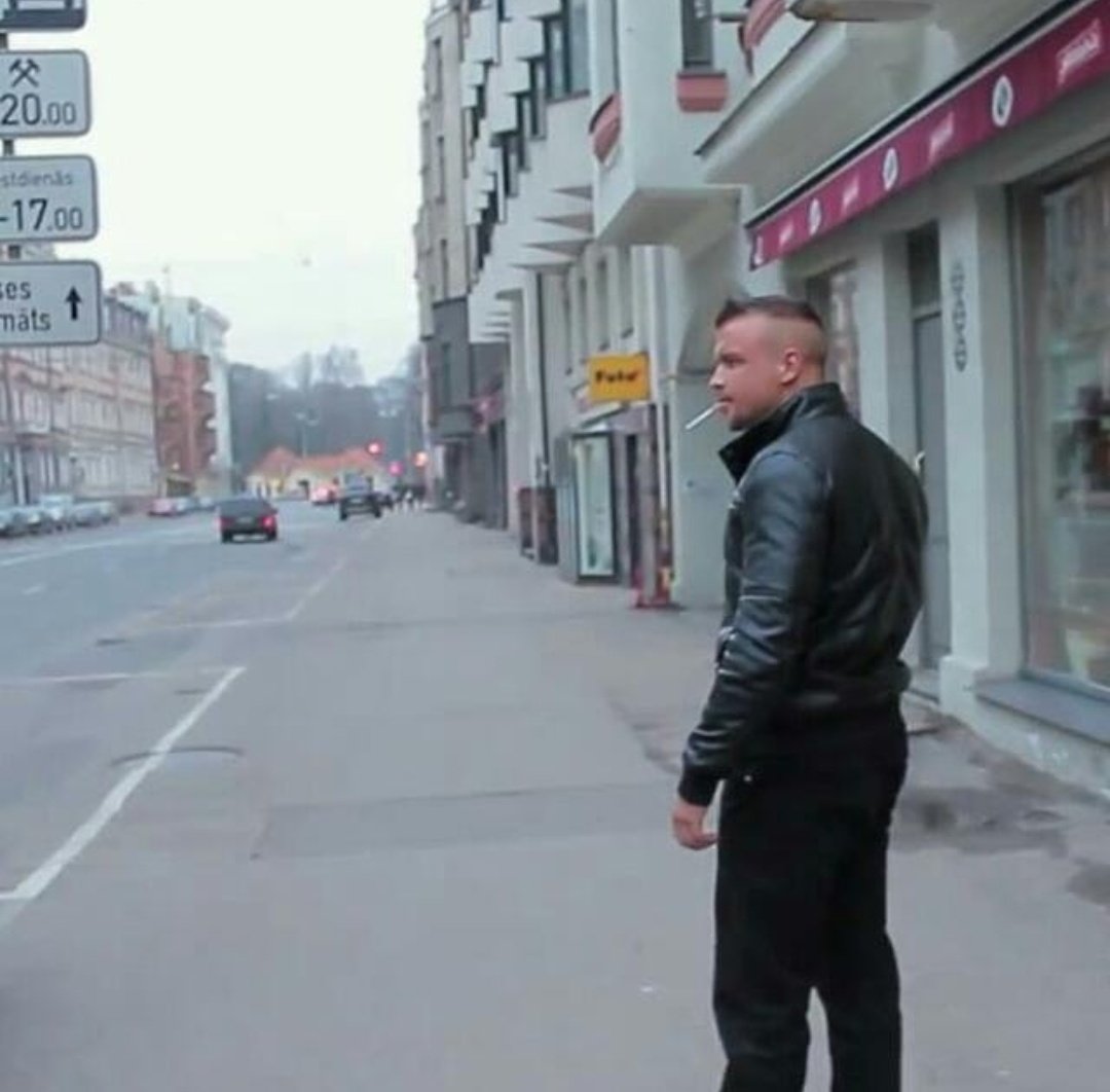 Achtung ⚠️ 

Ein verrückter Kanadagermane patroulliert momentan in den Straßen Düsseldorfs und schaut ob die "Schafe aufgewacht sind"

Es werden Bewohner auf Impfausweise, Personalausweis und Stammbaum kontrolliert. Gewaltausübungen sind nicht auszuschließen ⚠️