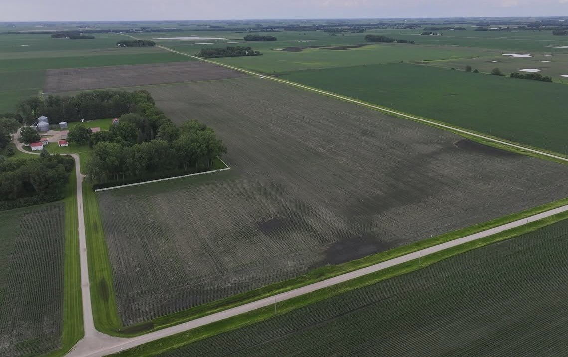 The power of tile drainage being shown here in Minnesota.

📸: allaboutfarming (IG)

#tiledrainage #tileplow #saturated