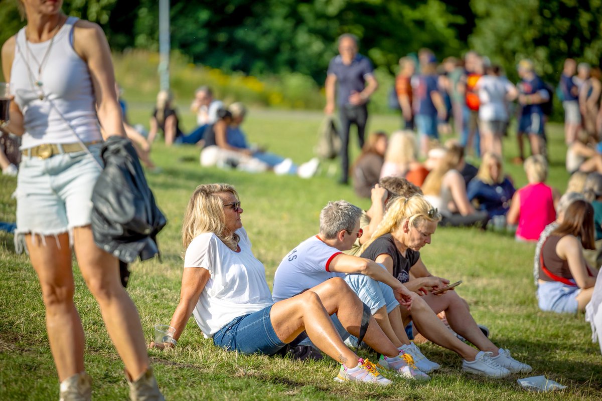 ARE YOU READY TO ROCK(ET)?! 🎸😎

#VELTINSArena #RobbieWilliams #Konzert