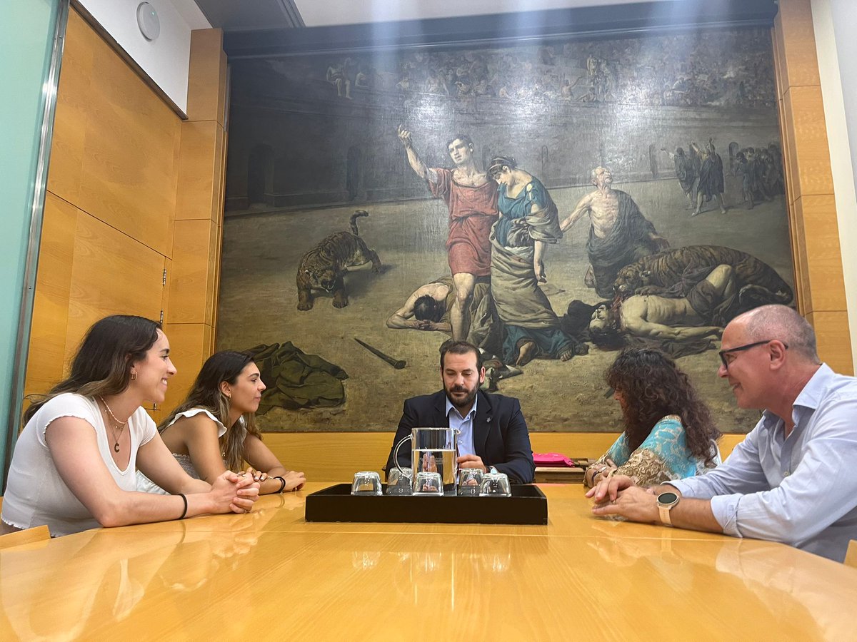 L'alcalde de #Mataró <a href="/DBotePaz/">David Bote Paz</a> i la regidora d’esports <a href="/BeaDelgado20/">Bea Delgado</a> han rebut avui  a les mataronines Aina Florenza i Carla Fontdeglòria, #HockeyPatins

Ambdues es varen proclamar campiones de la Champions League Women 24/25 amb el <a href="/hcpalau/">Generali Hoquei Club Palau</a>
Ja sumen un mèrit esportiu més 🏆