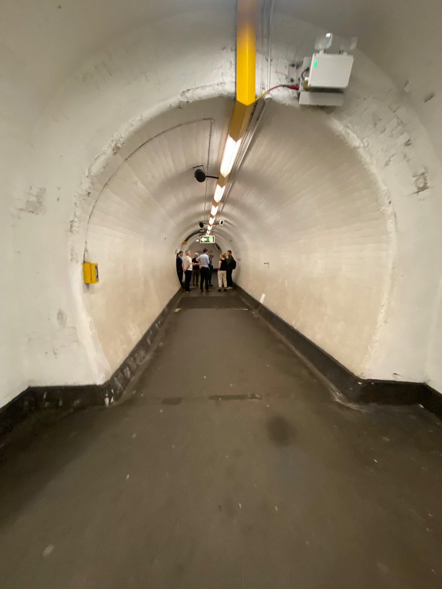 Islington Labour councillors met rail bosses at Essex Road station, pushing for better signage, accessibility, cleaning and maintenance following residents’ concerns. Thanks to Govia Thameslink Railway for a very constructive meeting 👍
#islington #islingtonsouth #GoviaThameslink