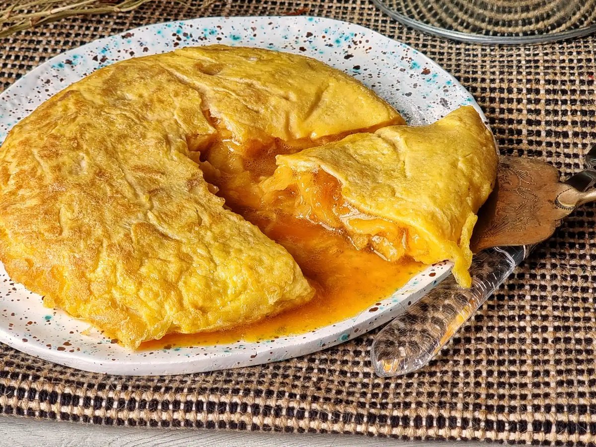 Alguien sabe por que en el norte se comen la tortilla de patatas cruda?