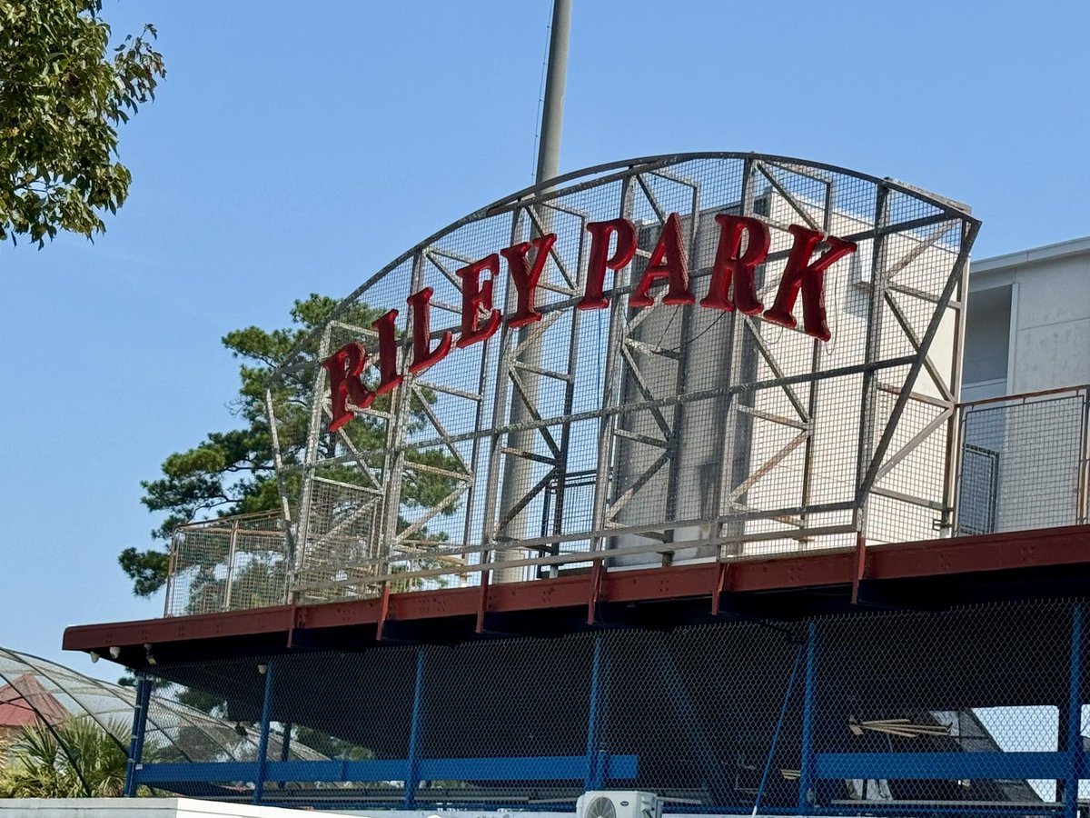 Thank you coach <a href="/wthomps643/">Will Thompson</a> for the great visit at USC Sumter! Enjoyed learning all about the program . <a href="/Coach_JayBee/">Jared Broughton™</a> <a href="/Coach_Leez/">Aaron Lesiak</a>