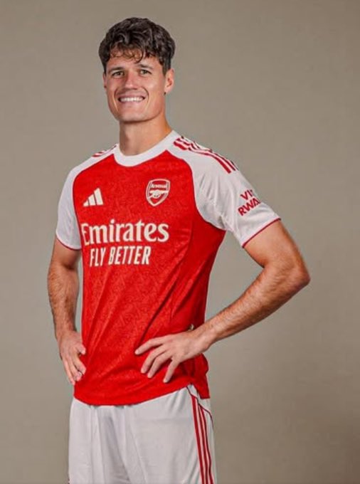 🚨❤️🤍 Christian Nørgaard to Arsenal, here we go! Agreement done club to club after €11m proposal sent today.

Personal terms also agreed with Nørgaard set for medical, Brentford have authorized the player to travel.

New midfielder to replace Thomas. 🇩🇰