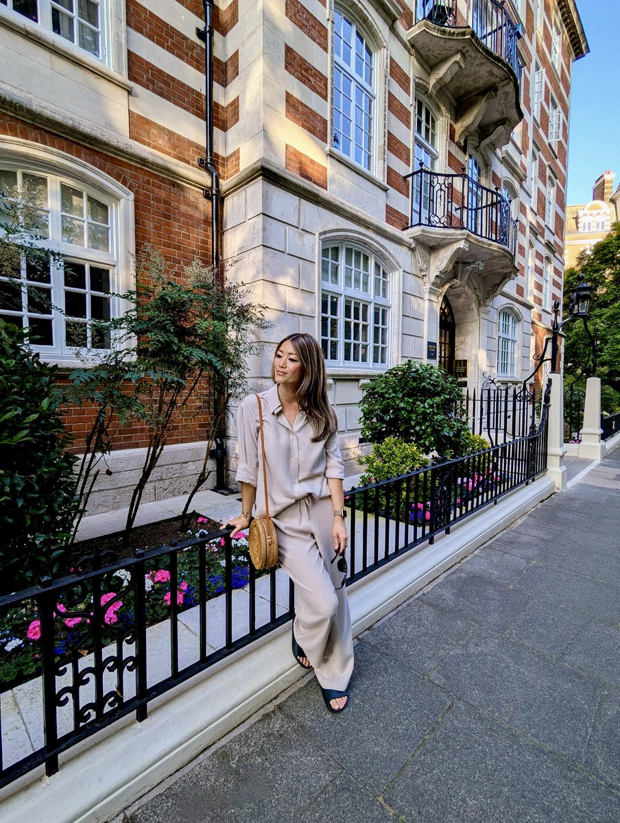 SarahHighfield's tweet image. Heatwave uniform: Oatmeal linen by @SaintAndSofia.

Loving the Saint + Sofia summer collection! Take a look at the full collection here: bit.ly/4lCPVr1 🕶️ ☀️ 

#SaintAndSofia #StJohnsWood #LondonHeatwave