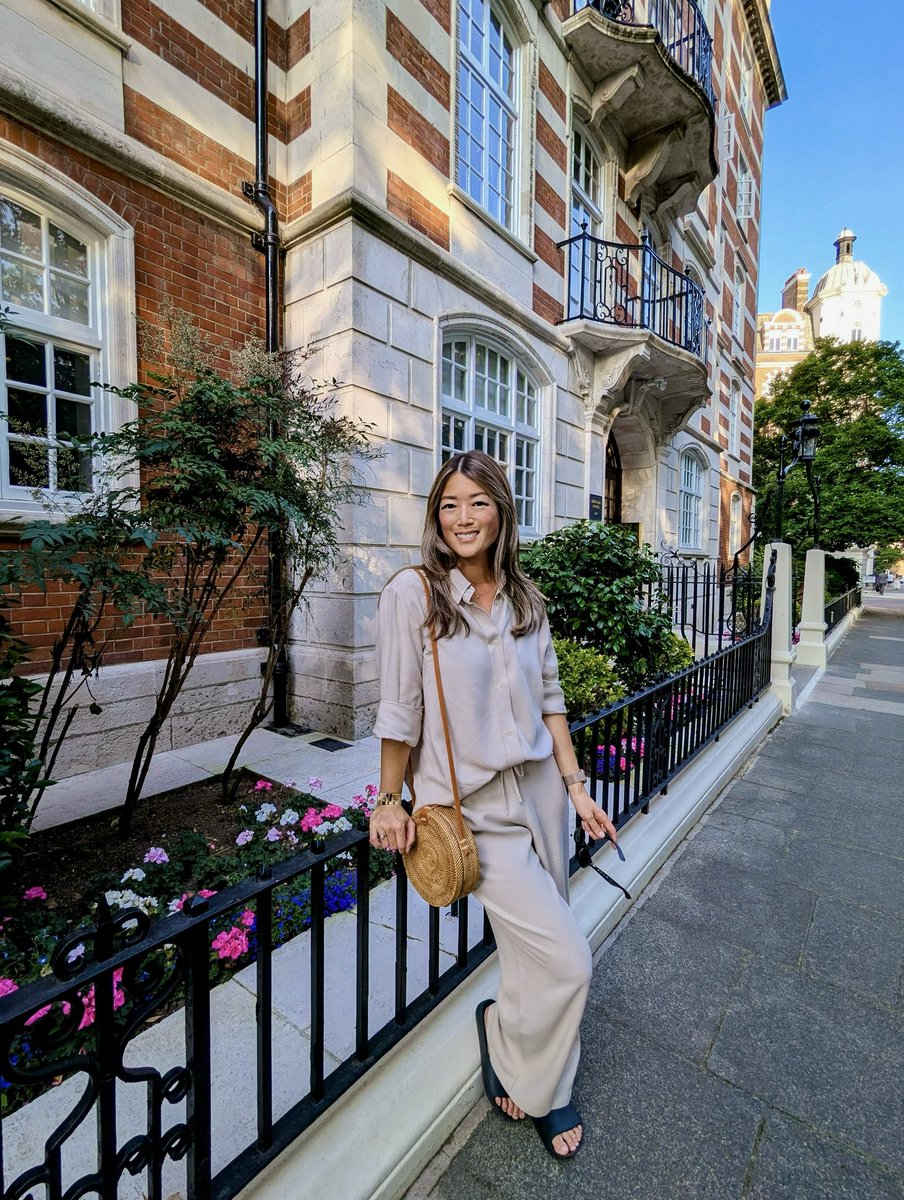 SarahHighfield's tweet image. Heatwave uniform: Oatmeal linen by @SaintAndSofia.

Loving the Saint + Sofia summer collection! Take a look at the full collection here: bit.ly/4lCPVr1 🕶️ ☀️ 

#SaintAndSofia #StJohnsWood #LondonHeatwave