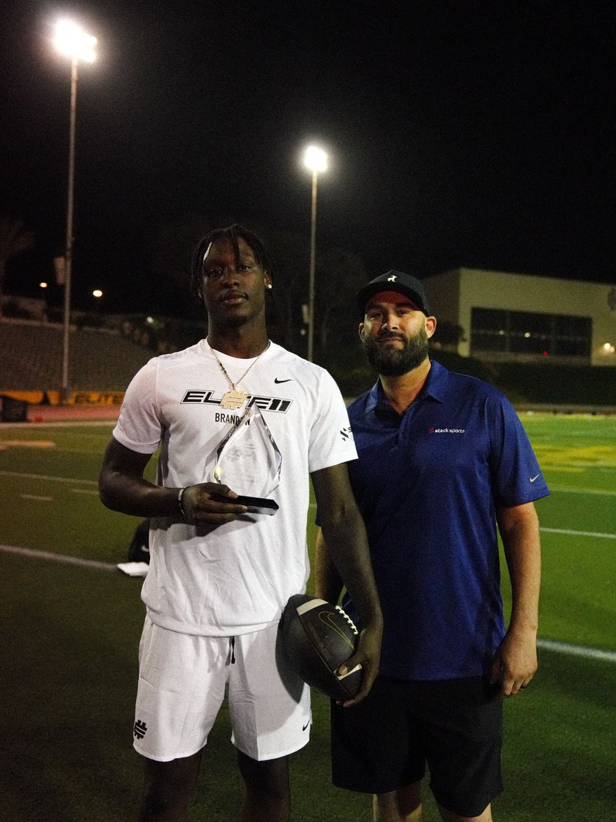 stackathlete's tweet image. Our team had a great time sponsoring the 2025 Rail Shot Challenge at last week&apos;s @Elite11 Finals. Congrats to @faizon_brandon for taking home the dub! 🏈🔥