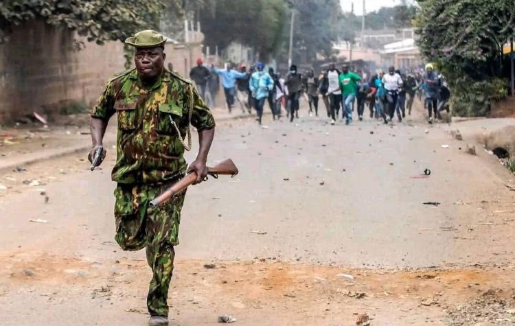 Leo wame tii Kumbe Kenyan cops are unfit 🤣🤣