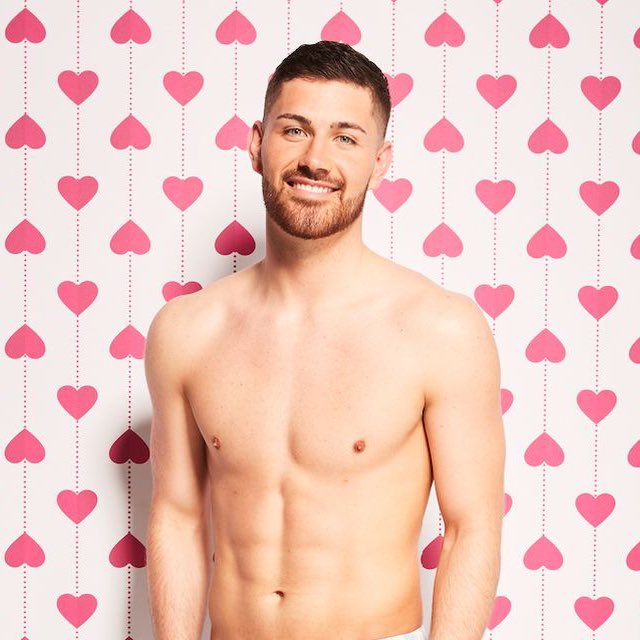 Now why does he get where water doesn’t #loveisland