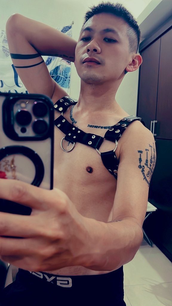 威爾師傅 受到客人好評
而且聽說還被其他客人用屌認出他
到底多令人印象深刻🤣
你也想來嘗試看看嗎～

#同志按摩 #台中同志按摩 #gayspa