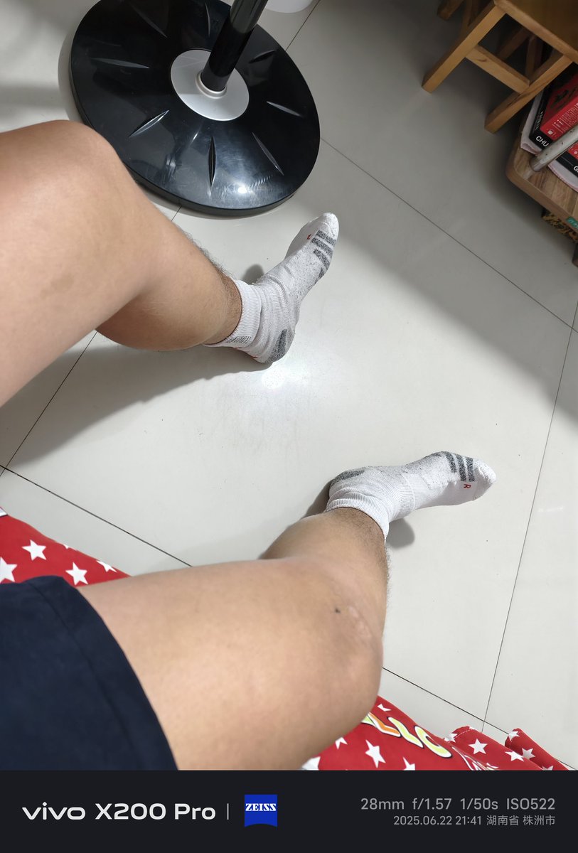 黑or白
骑的一手好车 长的一手好腿
#粗腿 #臭脚 #白袜 #黑袜