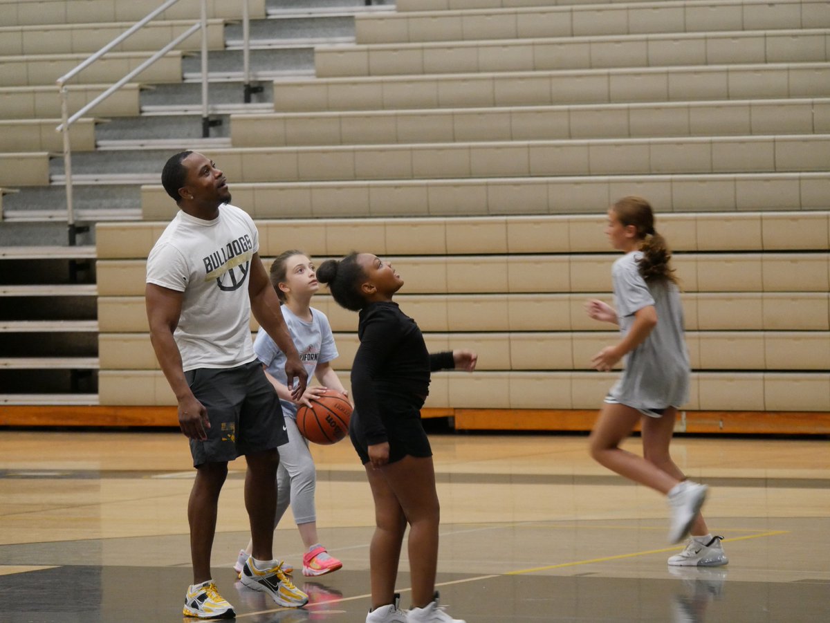 Hard work on the hardwood! 🏀

7th and 8th graders have been grinding at Richards this week for girls basketball summer camp. They're practicing drills and dropping buckets!
