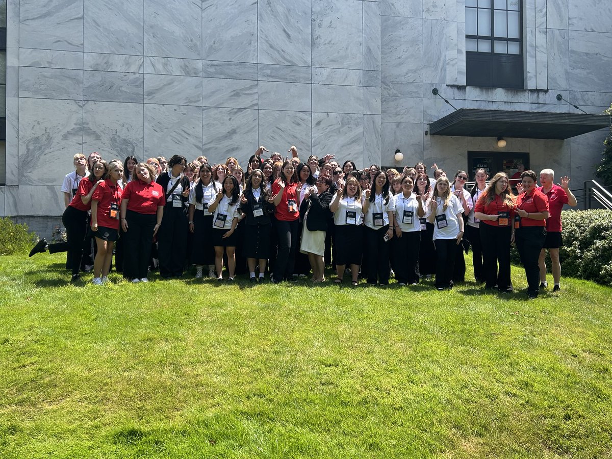 RepRiekeSmith's tweet photo. Thank you to the American Legion Auxiliary Girls State program for visiting the Capitol and diving into the legislative process. It’s always inspiring to see young women engage in public service and leadership. #ORleg https://t.co/0CgCs3wSOz