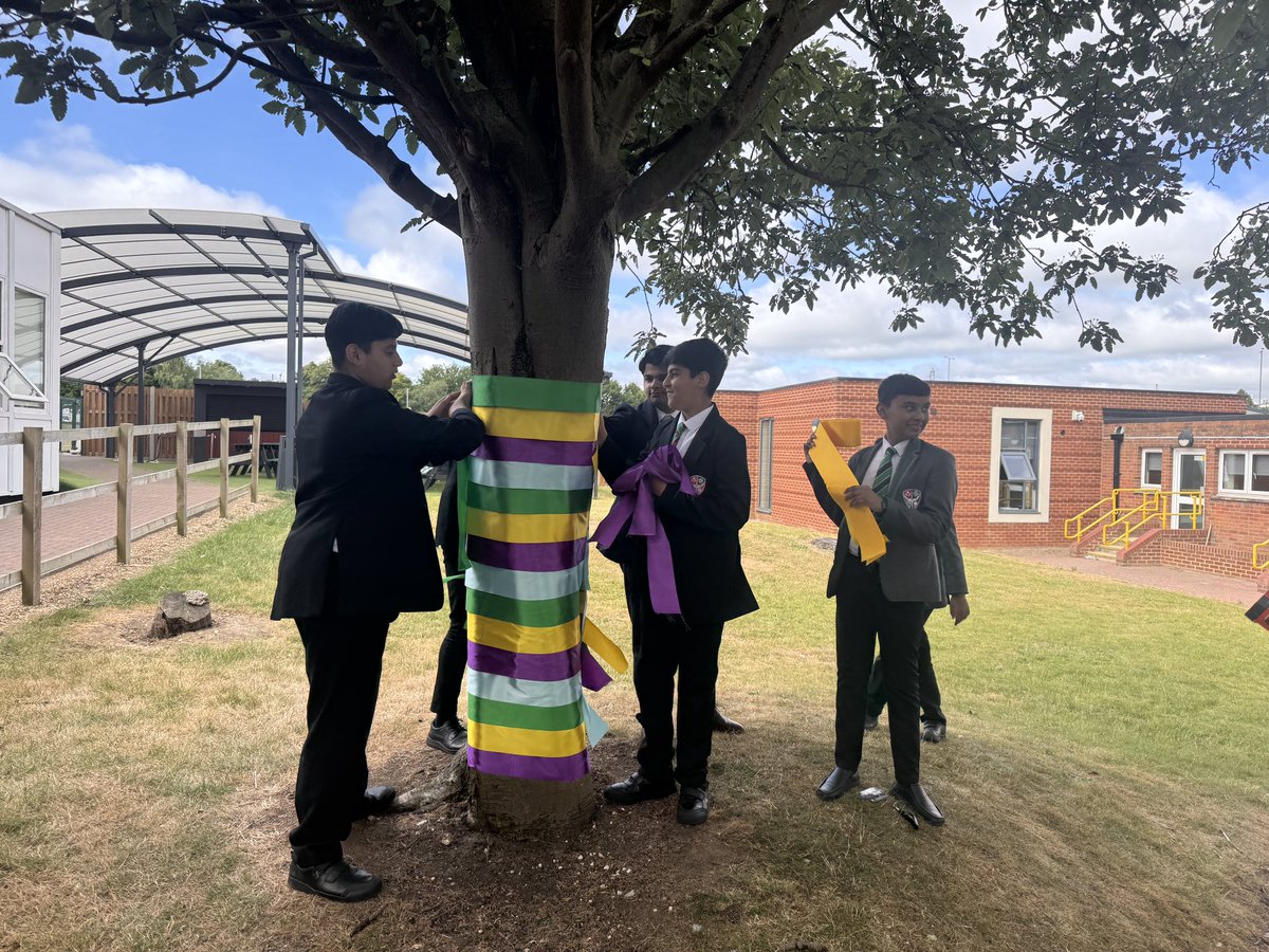 Irina Kovacs (@mrs_kovacs_art) on Twitter photo We’re absolutely thrilled to see our part of the ‘Hope in Colour’ project coming to life! Our students have put so much passion and creativity into this, and we couldn’t be prouder! 🖍️🌳👏<a href="/ChallneyBoys/">Challney Boys</a> <a href="/ChilternTSH/">Chiltern Teaching School</a> <a href="/art_c19/">Liz Patching</a> <a href="/ChallneyDesign/">Adam Billington</a> <a href="/culturetrustuk/">The Culture Trust Luton</a> We’re absolutely thrilled to see our part of the ‘Hope in Colour’ project coming to life! Our students have put so much passion and creativity into this, and we couldn’t be prouder! 🖍️🌳👏<a href="/ChallneyBoys/">Challney Boys</a> <a href="/ChilternTSH/">Chiltern Teaching School</a> <a href="/art_c19/">Liz Patching</a> <a href="/ChallneyDesign/">Adam Billington</a> <a href="/culturetrustuk/">The Culture Trust Luton</a>