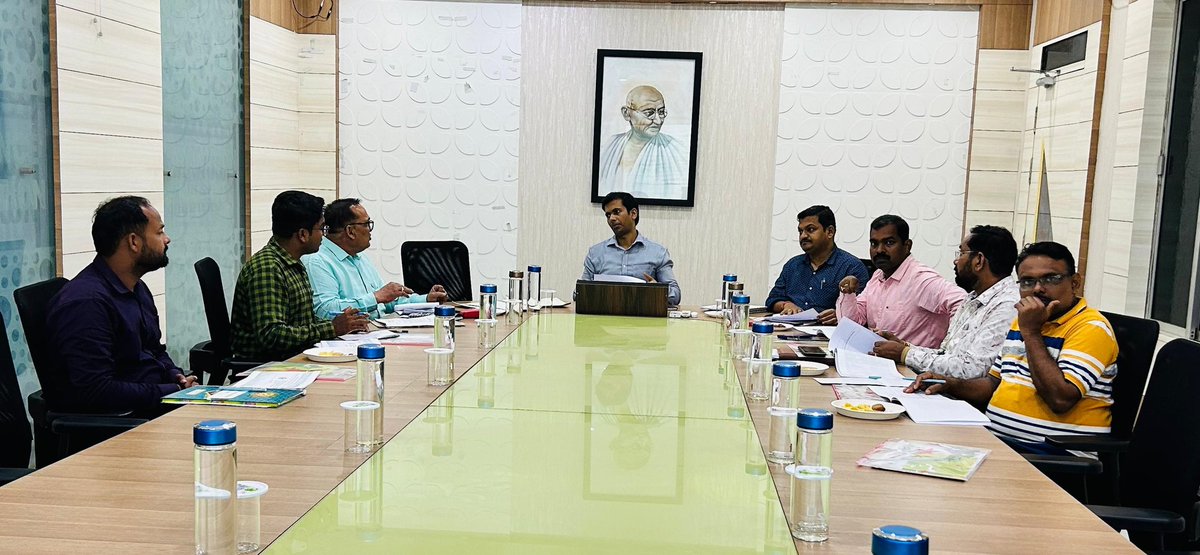 District Administration,Keonjhar (@distadmkeonjhar) on Twitter photo рмЬрм┐рм▓рнНрм▓рм╛рмкрм╛рм│ рмХрмлрм┐ рмЙрмирнНрмирнЯрми рмЯрнНрм░рм╖рнНрмЯ рммрнЛрм░рнНрмбрм░ рммрнИрмармХрм░рнЗ "рмирм┐рм░рмирнНрмдрм░ рмЬрнАрммрм┐рмХрм╛ рмкрм╛рмЗрмБ рмХрмлрм┐ рмЙрмдрнНрмкрм╛рмжрми" рмЕрмнрм┐рмпрм╛рмирм░ рмЕрмЧрнНрм░рмЧрмдрм┐рм░ рм╕рморнАрмХрнНрм╖рм╛ рмХрм░рм┐рммрм╛ рм╕рм╣ рмЖрм╕рмирнНрмдрм╛ рнирнжрнирнл-рнирнм рмЖрм░рнНрмерм┐рмХ рммрм░рнНрм╖рм░рнЗ рмЬрм┐рм▓рнНрм▓рм╛рм░рнЗ рмХрмлрм┐ рмЪрм╛рм╖рмХрнБ рммрнНрнЯрм╛рмкрмХ рмХрм░рм┐ рнмрнжрнжрнж рмПрмХрм░рм░рнЗ рмЕрморм│ рмХрм░рм┐рммрм╛ рмкрм╛рмЗрмБ рм╕рморм╕рнНрмд рмкрмжрмХрнНрм╖рнЗрмк рмирнЗрммрм╛рмХрнБ рмкрм░рм╛рморм░рнНрм╢ рмжрнЗрмЗрмЫрмирнНрмдрм┐ред
<a href="/CMO_Odisha/">CMO Odisha</a> <a href="/krushibibhag/">рмХрнГрм╖рм┐ рммрм┐рмнрм╛рмЧ, рмУрнЬрм┐рм╢рм╛</a> #Coffeeodisha рмЬрм┐рм▓рнНрм▓рм╛рмкрм╛рм│ рмХрмлрм┐ рмЙрмирнНрмирнЯрми рмЯрнНрм░рм╖рнНрмЯ рммрнЛрм░рнНрмбрм░ рммрнИрмармХрм░рнЗ "рмирм┐рм░рмирнНрмдрм░ рмЬрнАрммрм┐рмХрм╛ рмкрм╛рмЗрмБ рмХрмлрм┐ рмЙрмдрнНрмкрм╛рмжрми" рмЕрмнрм┐рмпрм╛рмирм░ рмЕрмЧрнНрм░рмЧрмдрм┐рм░ рм╕рморнАрмХрнНрм╖рм╛ рмХрм░рм┐рммрм╛ рм╕рм╣ рмЖрм╕рмирнНрмдрм╛ рнирнжрнирнл-рнирнм рмЖрм░рнНрмерм┐рмХ рммрм░рнНрм╖рм░рнЗ рмЬрм┐рм▓рнНрм▓рм╛рм░рнЗ рмХрмлрм┐ рмЪрм╛рм╖рмХрнБ рммрнНрнЯрм╛рмкрмХ рмХрм░рм┐ рнмрнжрнжрнж рмПрмХрм░рм░рнЗ рмЕрморм│ рмХрм░рм┐рммрм╛ рмкрм╛рмЗрмБ рм╕рморм╕рнНрмд рмкрмжрмХрнНрм╖рнЗрмк рмирнЗрммрм╛рмХрнБ рмкрм░рм╛рморм░рнНрм╢ рмжрнЗрмЗрмЫрмирнНрмдрм┐ред
<a href="/CMO_Odisha/">CMO Odisha</a> <a href="/krushibibhag/">рмХрнГрм╖рм┐ рммрм┐рмнрм╛рмЧ, рмУрнЬрм┐рм╢рм╛</a> #Coffeeodisha