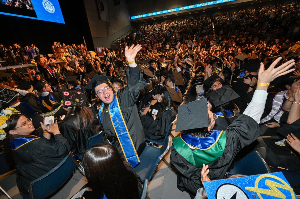 🎓 Congratulations to the 489 undergraduate and 105 graduate students who make up the School of Physical Sciences Class of 2025!  Best wishes to all our graduating Anteaters—your journey is just beginning! #ZotZotZot #UCIPride #UCICommencement