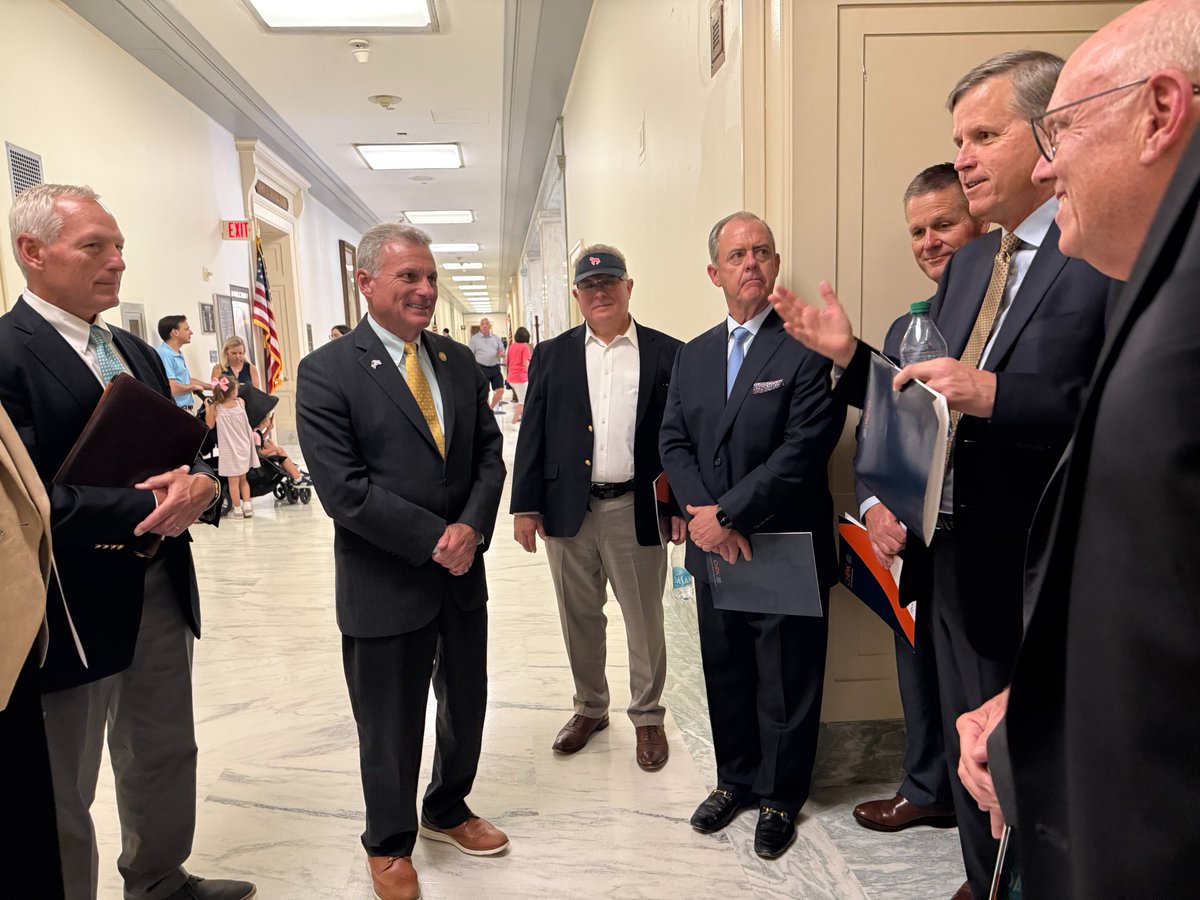 CHPA's tweet image. Kicked off a full day of meetings on #CapitolHill today with our members and @RepBuddyCarter to discuss legislation aimed at modernizing the regulatory process for sunscreen in the US. Thank you for your leadership on this issue to ensure #Americans have access to the best sun…
