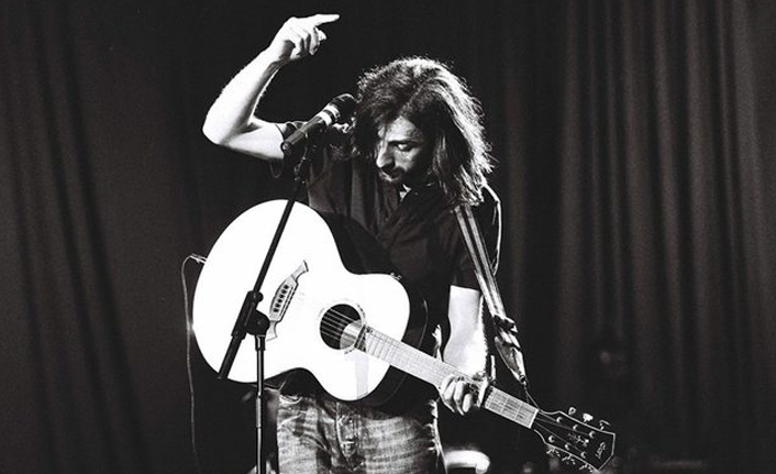 ''Bütün dünyanın, bütün toprakları hepimizindir. Bütün şarkılar, dünyadaki tüm insanlarındır. Tüm topraklarda memleketimizdir.'' 

-Kazım Koyuncu