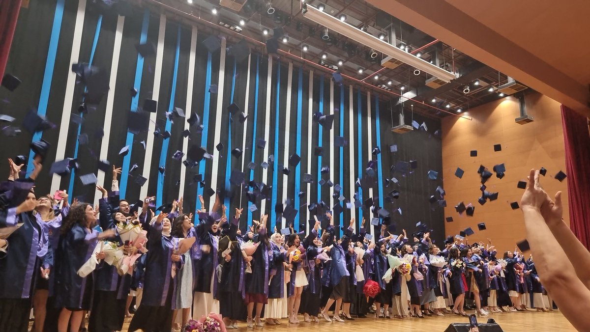 ryirci's tweet photo. KSU Eğitim Fakültesi 2024-25 mezunlarımızı dün gerçekleştirilen törenle uğurladık. Öğretmen atama sistemi, kontenjanları, öğretmen akademisi tartışmaları arasında onlar için yeni bir yolculuk başlıyor. Yolları açık olsun. Programda hemeği geçen herkese teşekkürler #ksu #ksuegitim https://t.co/IIPcIuz7EP